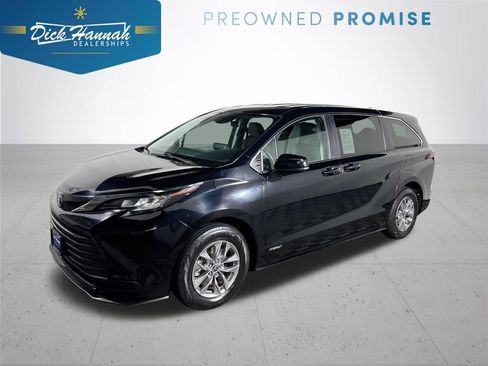 Used 2021 Toyota Sienna LE FWD image 1