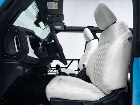 Used 2025 Ford Bronco RETRO image 28