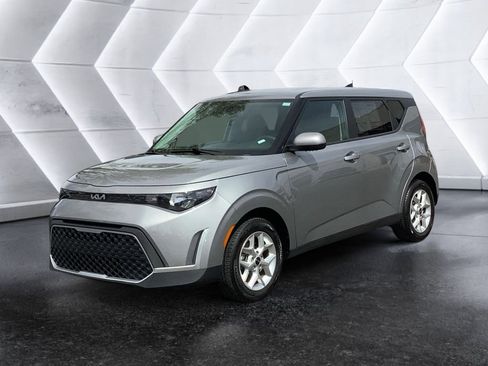 Used 2024 Kia Soul LX w/ Option Group 015 FWD image 3