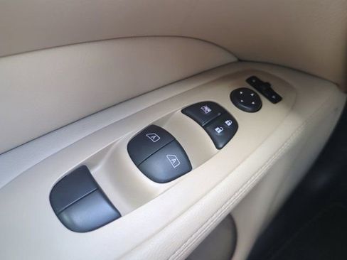 Used 2020 Nissan Pathfinder Platinum FWD image 26