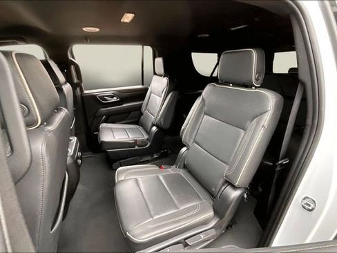 Used 2023 Chevrolet Suburban Premier image 16