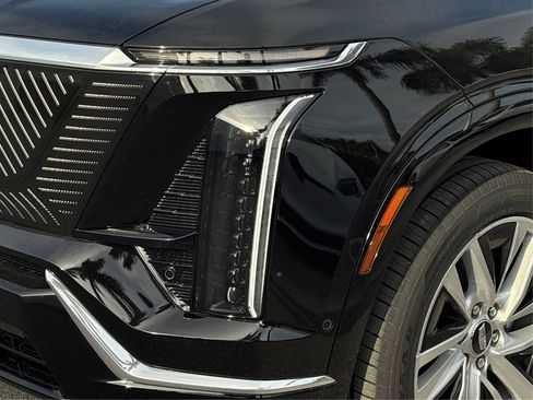 New 2026 Cadillac Vistiq Luxury image 14