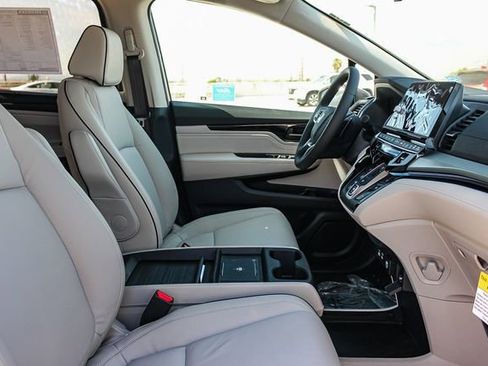 New 2026 Honda Odyssey Touring image 10