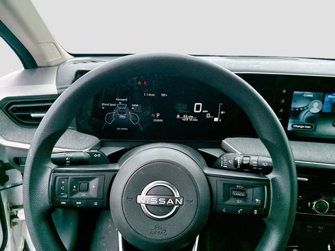 Used 2025 Nissan Kicks SV FWD image 12