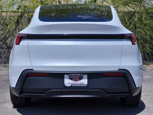 Used 2026 Tesla Model Y 2WD image 8