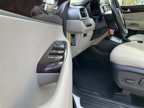 Used 2016 Kia Sorento AWD w/ LX Convenience Package image 22