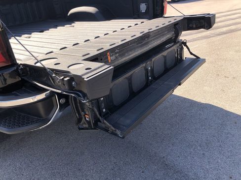 Used 2024 GMC Sierra 2500 SLT w/ SLT Convenience Package image 25