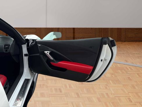Used 2019 Chevrolet Corvette Stingray Convertible Z51 2LT RWD image 11