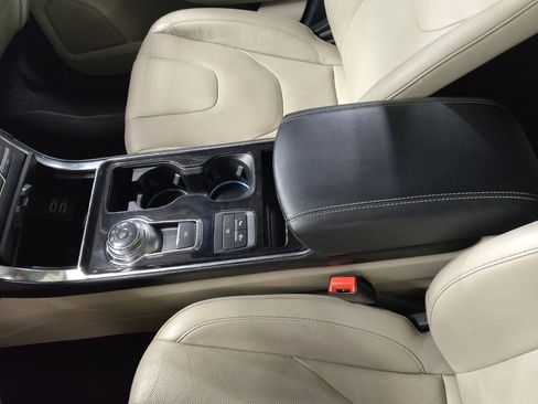 Used 2019 Ford Edge Titanium w/ Equipment Group 301A image 26