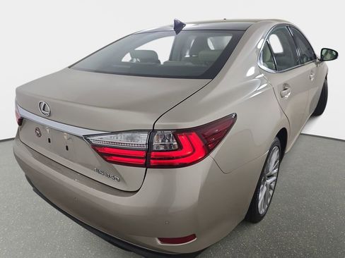Used 2016 Lexus ES 350 w/ Luxury Package w/Wood Trim FWD image 38