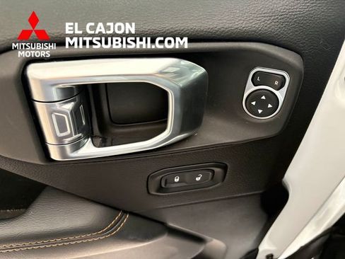 Used 2023 Jeep Wrangler Unlimited Sahara AWD/4WD image 13