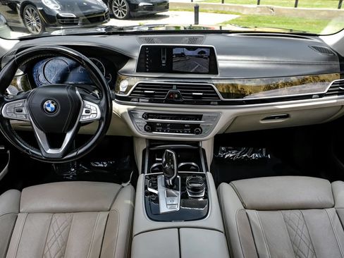 Used 2018 BMW 740i RWD image 12