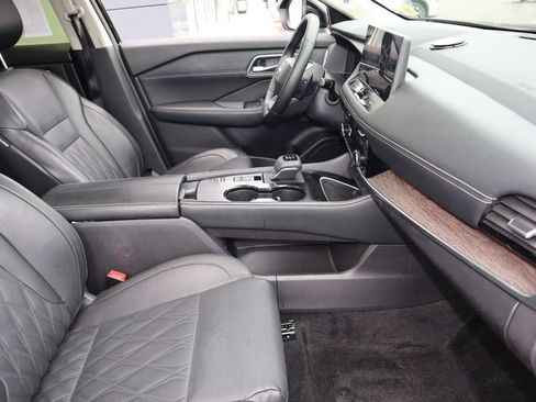 Certified 2025 Nissan Rogue Platinum FWD image 27