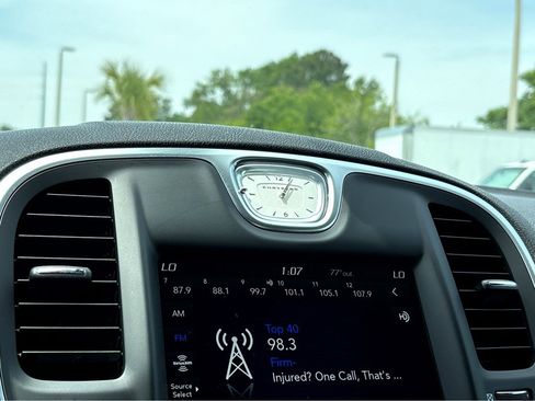 Used 2021 Chrysler 300 Touring w/ Sport Appearance Package RWD image 8