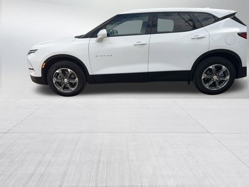 Used 2025 Chevrolet Blazer LT FWD image 4