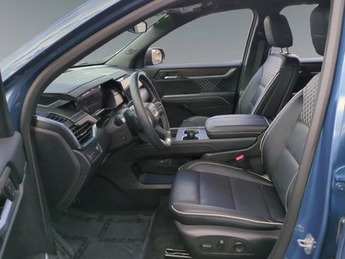 Used 2025 GMC Acadia Denali image 9