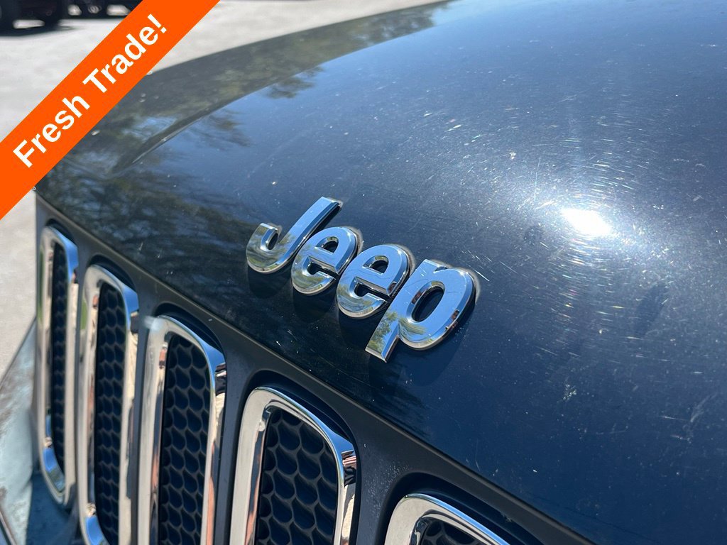 Used 2017 Jeep Renegade Latitude FWD image 4
