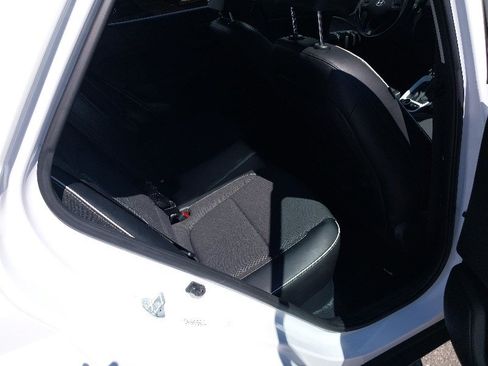 Used 2023 Hyundai Venue Limited FWD image 16