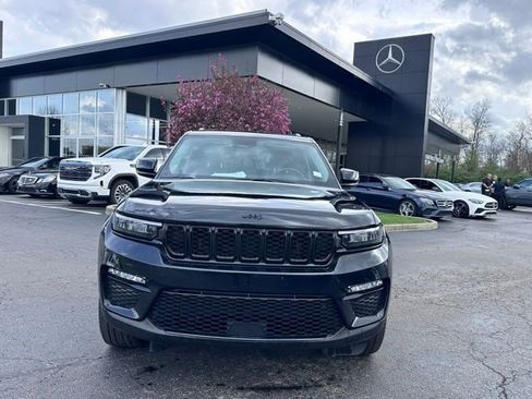 Used 2023 Jeep Grand Cherokee Limited w/ Black Appearance Package AWD/4WD image 3