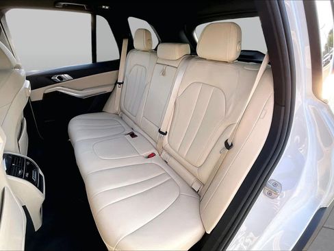 Used 2019 BMW X5 xDrive40i w/ Convenience Package AWD/4WD image 19