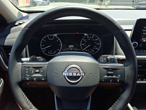 Used 2025 Nissan Rogue SV AWD/4WD image 18