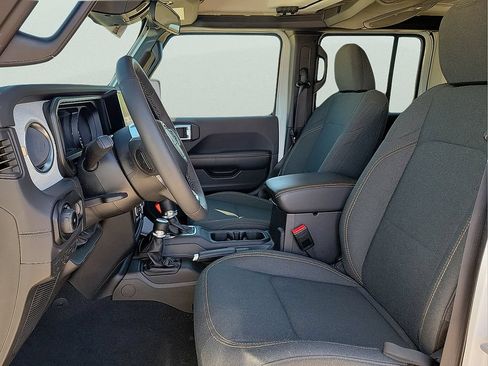 Used 2025 Jeep Wrangler Unlimited Sahara AWD/4WD image 14