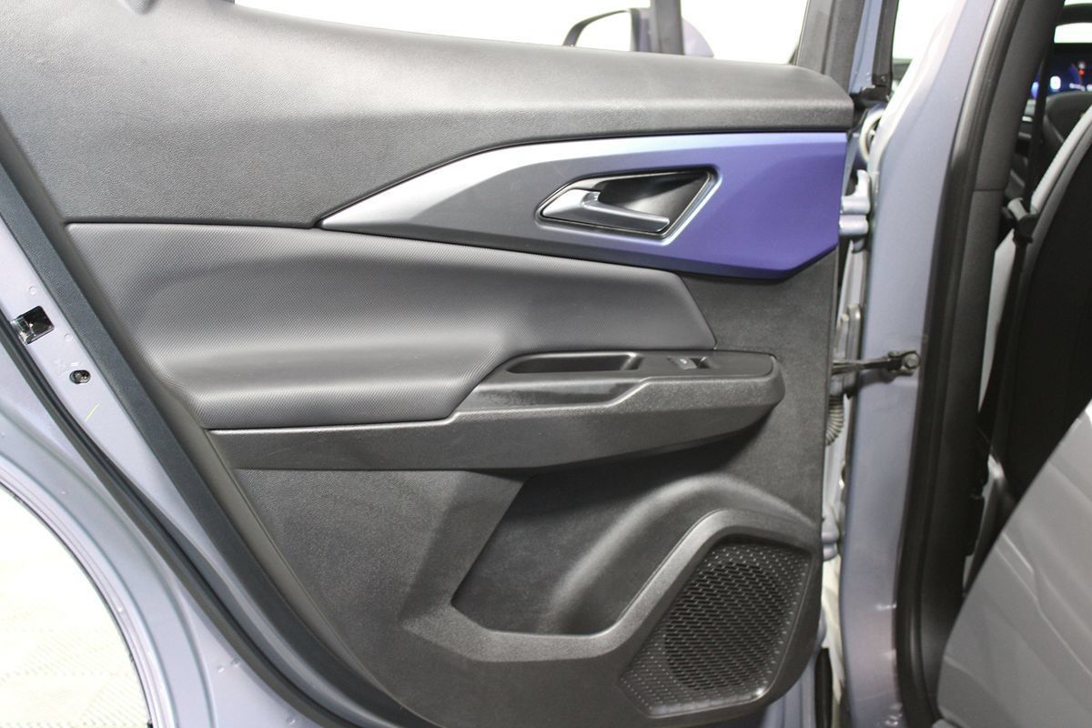 Used 2024 Chevrolet Equinox EV LT w/ LPO, All-Weather Mat Package FWD image 29