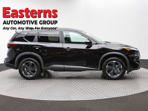Used 2024 Nissan Rogue SV AWD/4WD image 4