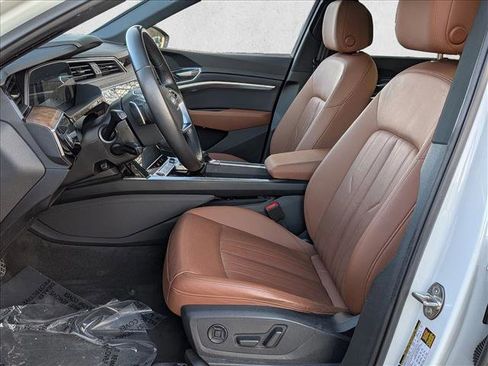 Certified 2022 Audi e-tron Premium Plus w/ Premium Plus Package image 17