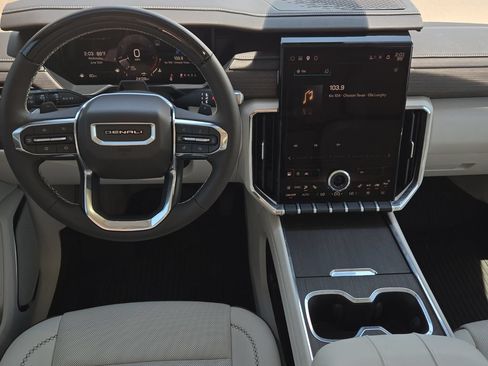 Used 2024 GMC Acadia Denali w/ Super Cruise Package FWD image 12
