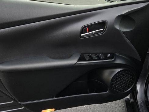 Used 2021 Toyota Prius LE image 9