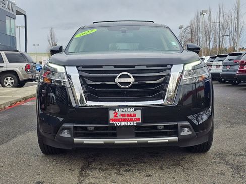 Used 2022 Nissan Pathfinder SL image 2