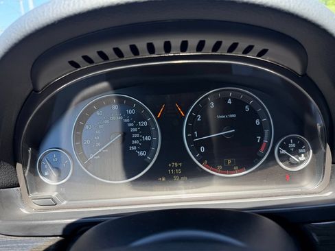 Used 2011 BMW 550i xDrive Sedan AWD/4WD image 23