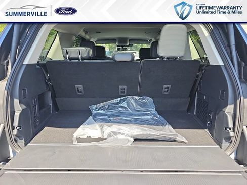 New 2026 Ford Expedition Active RWD image 15