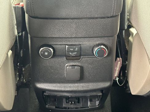 Used 2018 Ford Explorer XLT FWD image 13
