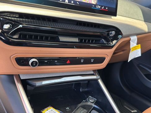 Certified 2025 BMW 330i Sedan w/ Premium Package image 21