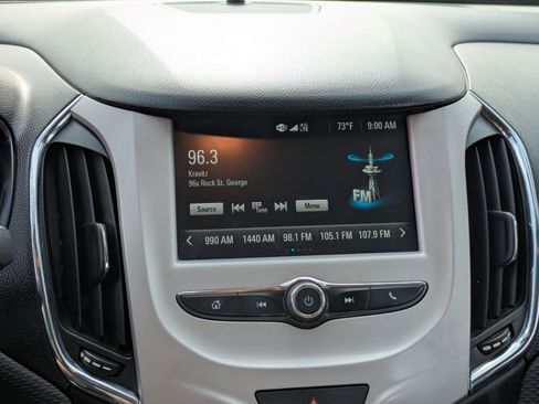 Used 2017 Chevrolet Cruze LS FWD image 19