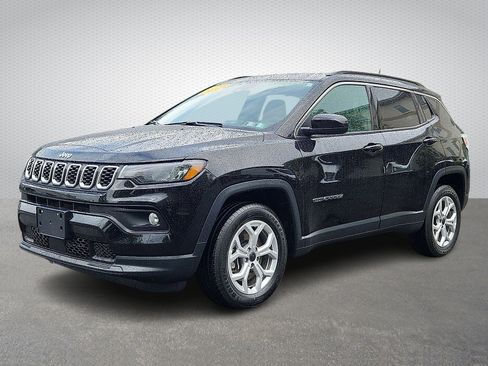 Certified 2025 Jeep Compass Latitude AWD/4WD image 3