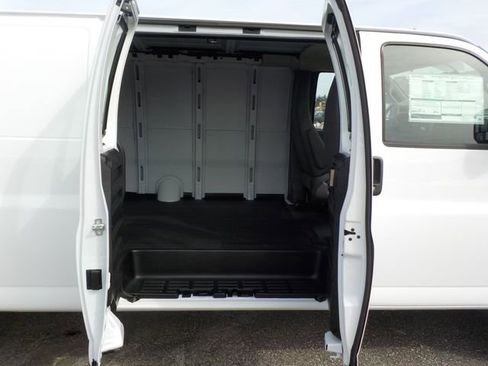 New 2026 GMC Savana 3500 Extended w/ Driver Convenience Package RWD image 19