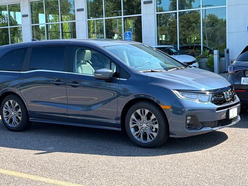 Certified 2026 Honda Odyssey Touring image 1