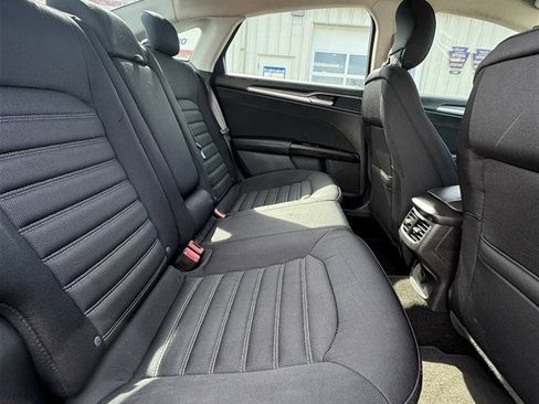 Used 2015 Ford Fusion SE image 13