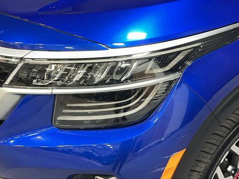 Used 2021 Kia Seltos SX w/ SX Sunroof Package AWD/4WD image 7