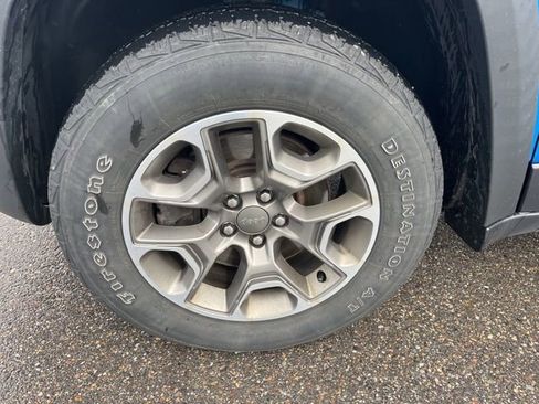 Used 2021 Jeep Cherokee Trailhawk AWD/4WD image 8