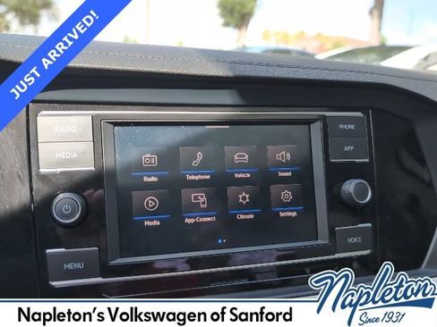 Used 2024 Volkswagen Jetta SE w/ Panoramic Sunroof Package FWD image 10