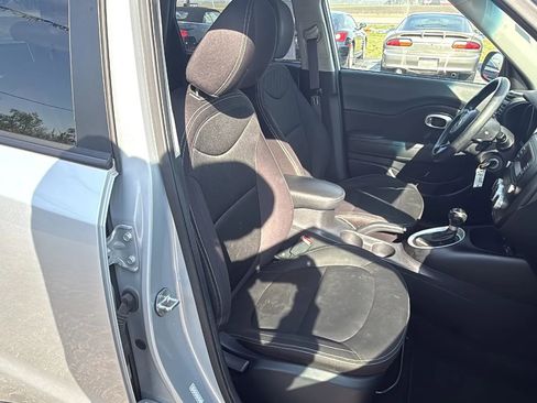 Used 2015 Kia Soul FWD image 23