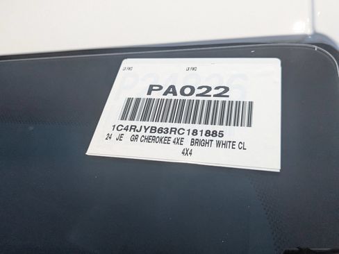 Used 2024 Jeep Grand Cherokee Limited 4xe AWD/4WD image 40