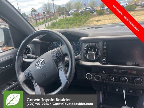 Used 2022 Toyota Tacoma TRD Off-Road image 11