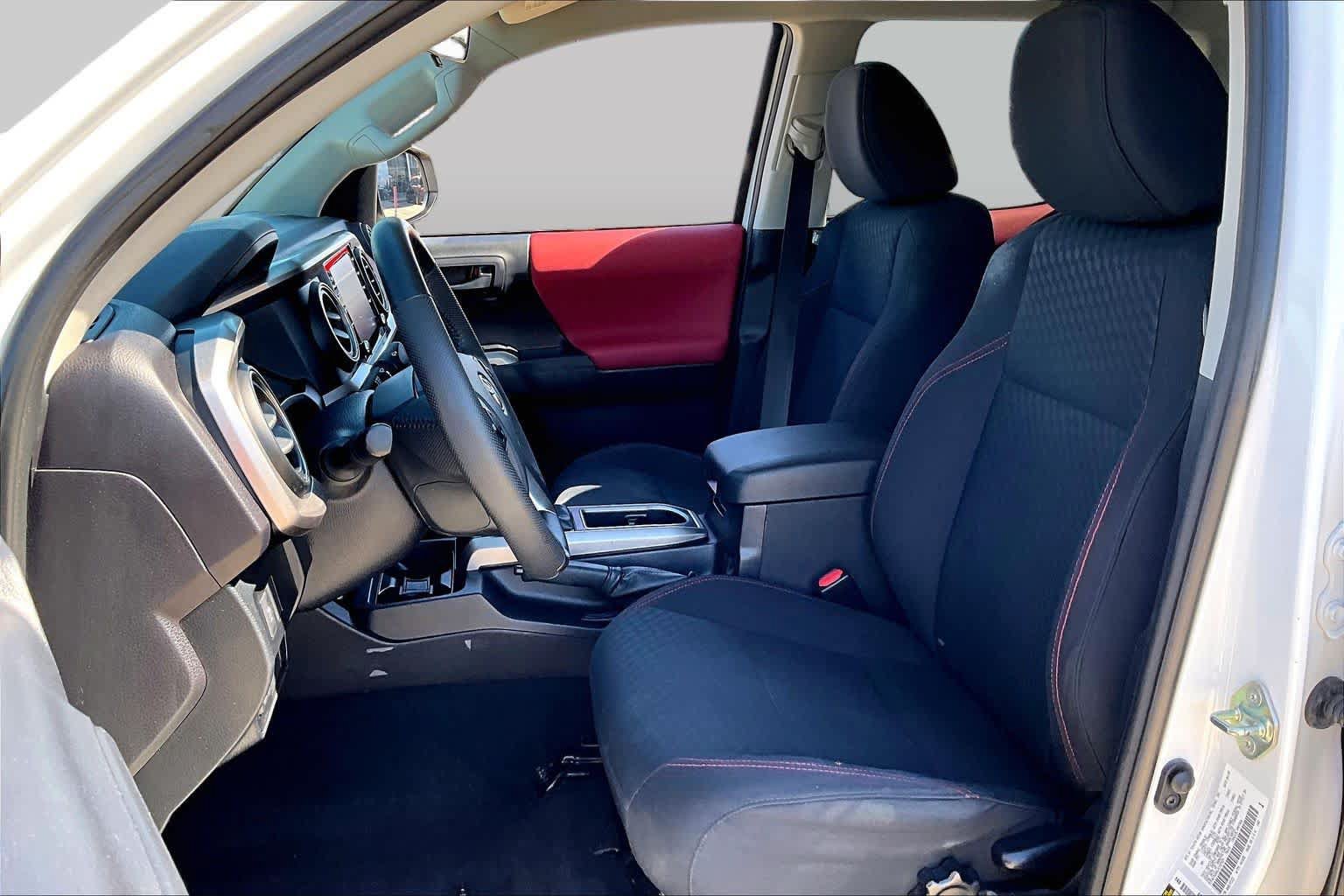 Used 2020 Toyota Tacoma SR5 RWD image 8