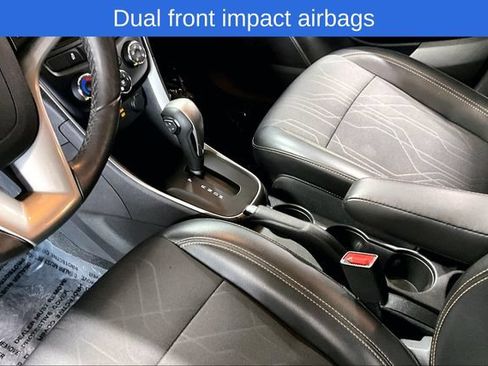 Used 2020 Chevrolet Trax LT w/ LT Convenience Package AWD/4WD image 19