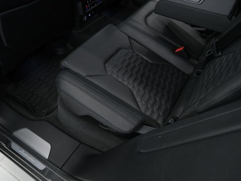 Used 2022 Lamborghini Urus AWD/4WD image 24